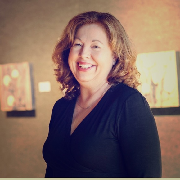 Meet your Posher, PC 🌷Poshmark Ambassador🌷 - Picture 1 of 1